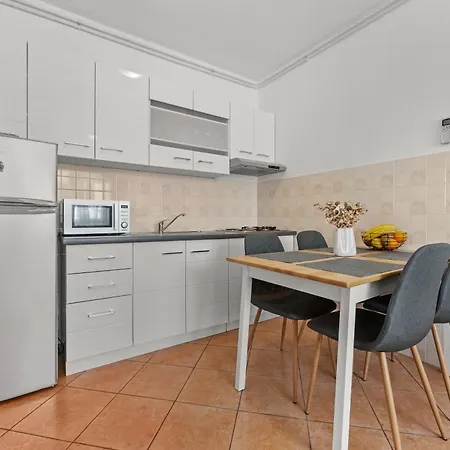 Apartament Danica Valtura